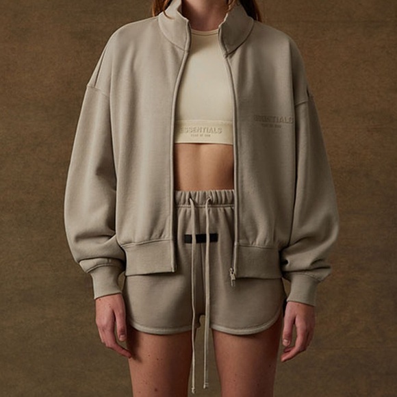 Fear of God Essentials Women's Shorts Smoke - Picture 2 of 9